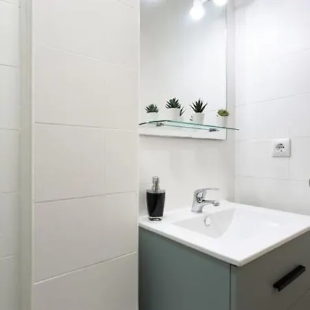 Isaac Peral By Staycare Apartment